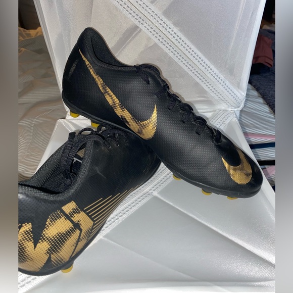 Black+ Gold Nike Cleats BRAND NEW - Picture 1 of 4